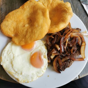 Desayuno - Filete a Caballo