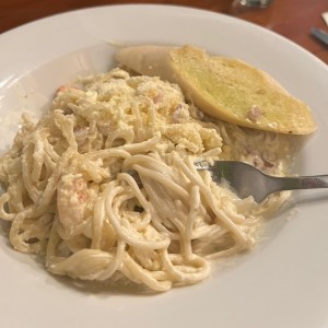 Pasta Alfredo con Camarones