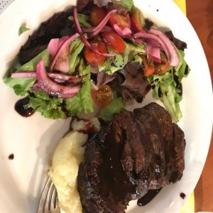 Filete de Res en Salsa  de Malbec