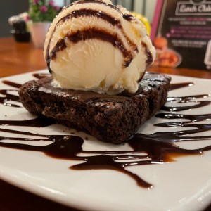 Brownie con helado