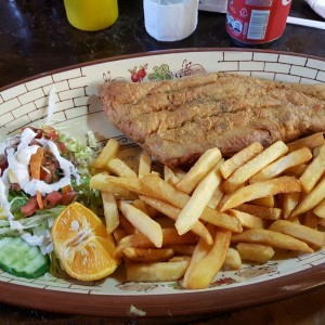 Filete Relleno con papas fritas