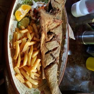 Pescado frito relleno