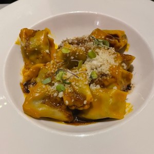 Agnolotti rellenos de short rib