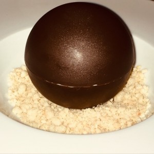 postre de chocolate relleno de mascarpone 