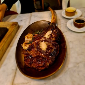 Tomahawk Dry Aged 45 Days 32 Oz