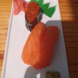 nigiris de salmon y de ikura