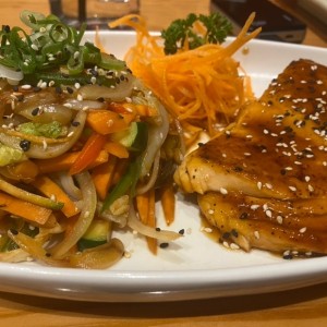 tepanyaki de salmon con vegetales