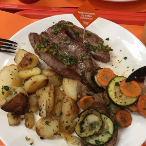 Cinta grill con papaa salteadas y zuchini 