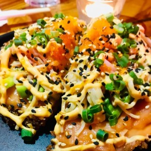 sushi pizza de salmon 