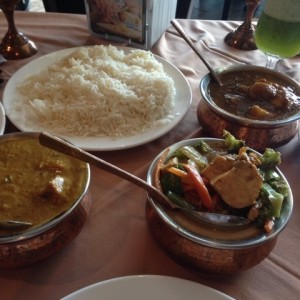 chicken butter, chicken curry,fish curry, limonada de hierba buena! 