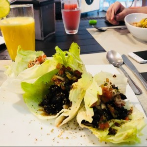 tacos de lecjuga con vegetales 