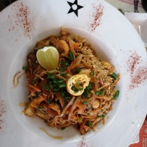 Pad thai de mariscos