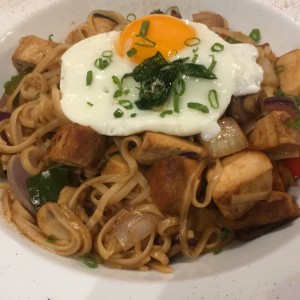 Pad Kee Mao de Pollo