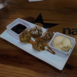 Wanton de Queso y Dulce de Leche con Helado