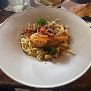 Spaghetti con mariscos al oleo