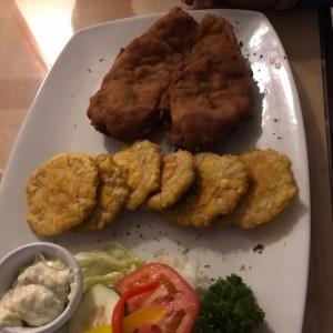 pollo apanado con patacones