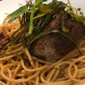 filete de res con spaguetti integral