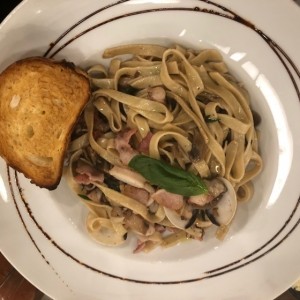 pasta Aglio Rosso con marisco