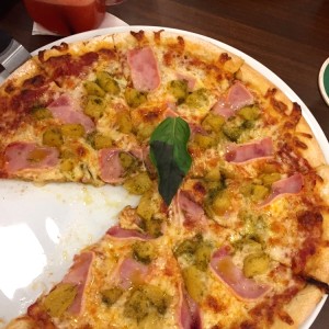 pizza hawaiana (recomiendo para 2 que no coman mucho)