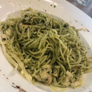 Espaguetti glutten free + pesto + pollo