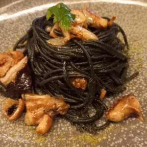 pasta negra con pulpo