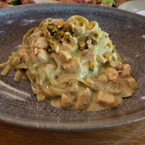 Pastas - Alfredo pollo con pistachios