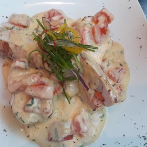 Pollo relleno de camarones