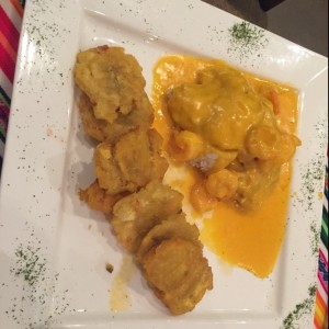 Filete de corvina relleno de camarones. 