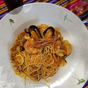 Spaguetti con frutos del mar