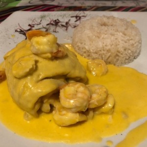 Pescado relleno de camarones