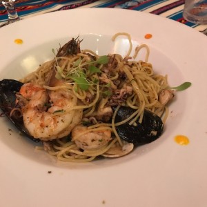 spaghetti con mariscos al oleo