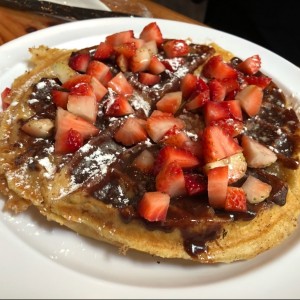 Waffle con nutella y fresas 