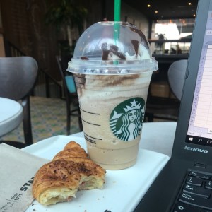 Croisant / Frappuccino Banana split