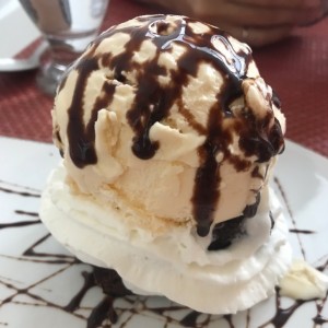 Brownie con helado