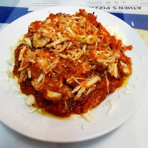 pasta fetuccini con pollo en salsa roja