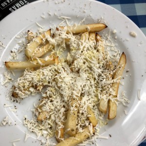 Papas con queso feta