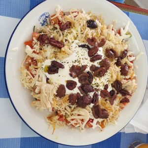 ensalada de pollo con aceitunas