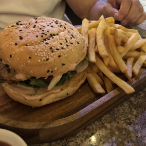 Hamburguesa de Pollo con Papas