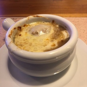 Sopa de cebolla gratinada. ??