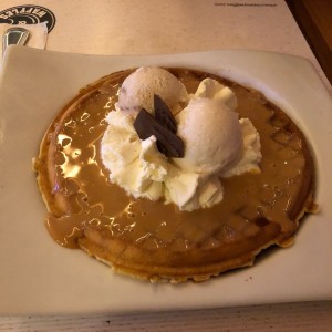 Waffle con Arequipe y helado