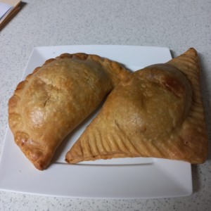 Empanada Chilena de Carne y pollo