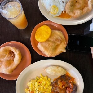 Desayuno - Bistec Encebollado