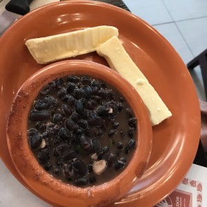 orden de frijoles y queso blanco