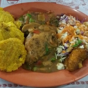 Pollo en salsa de hongos