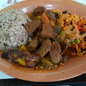 Arroz con guandu, carne y platano