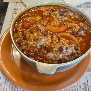 GALLO PINTO (Guacho de Arroz, Frijolitos Chiricanos y Rabito de Puerco) 