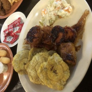 Pollo En Salsa De Hongos Y Tocino