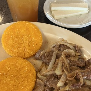 Desayuno - Bistec Encebollado