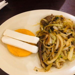 Desayuno - Bistec Encebollado