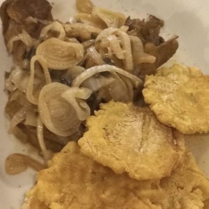 Bistec encebollado